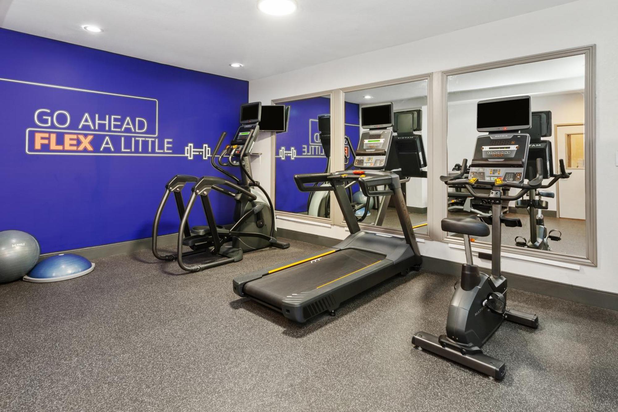 Holiday Inn Express & Suites Carmel North - Westfield By Ihg Экстерьер фото