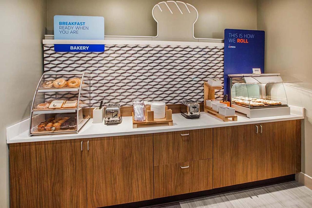 Holiday Inn Express & Suites Carmel North - Westfield By Ihg Экстерьер фото